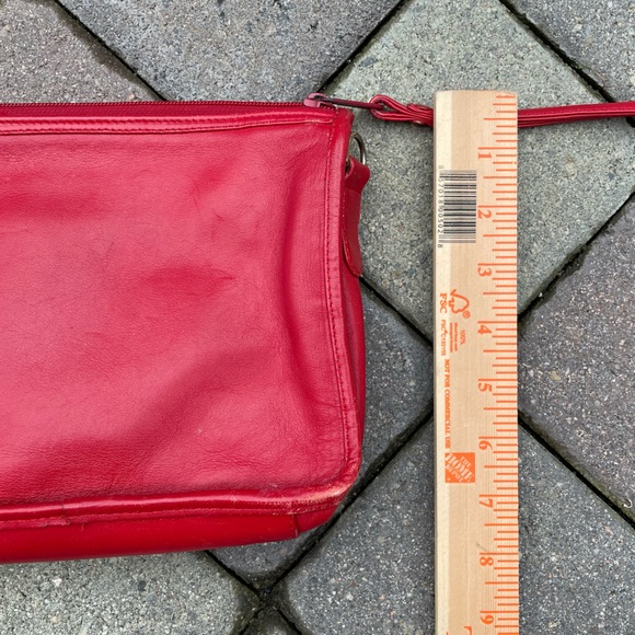 Vintage. Red Leather Envelope Clutch Purse - Picture 8 of 9